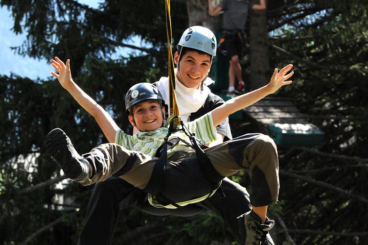 La version "duo" de la descente ! Toujours un grand must !!! Cyrus et Nassim.