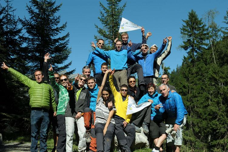 Les champions réunis pour fêter fièrement leurs exploits ! félicitations la bande !!!