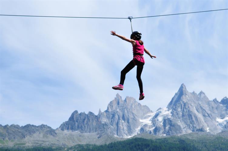 Au dessus des aiguilles mythiques de Chamonix, Florine !