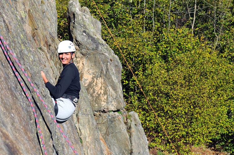 Et au milieu des rochers passe Yassine...
