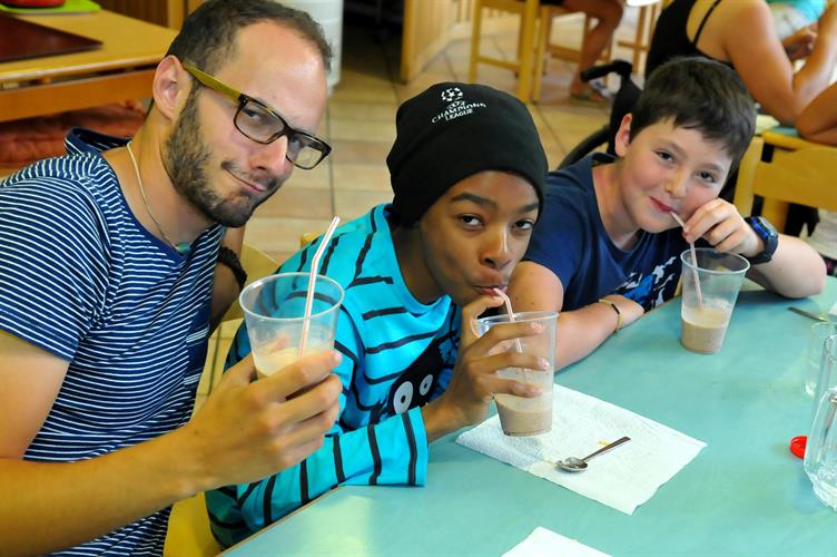 Pour couronner le tout, milk-shake au chocolat en dessert. BIG UP pour notre cuistot Didier !!!