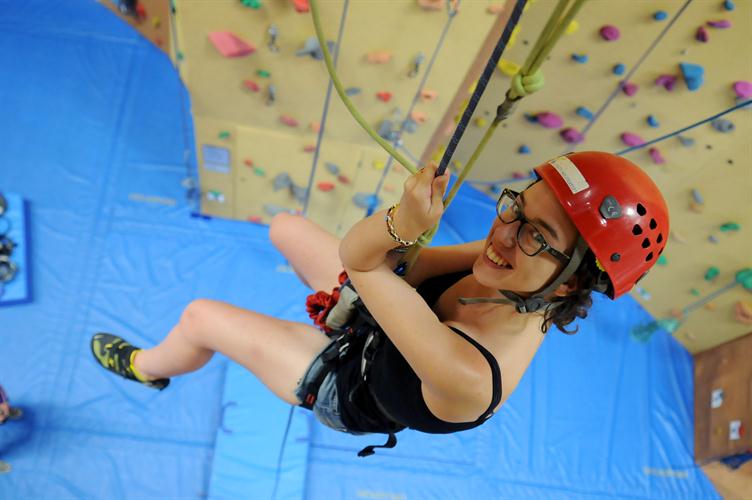 Et pour continuer, une descente en rappel pour nos champions!