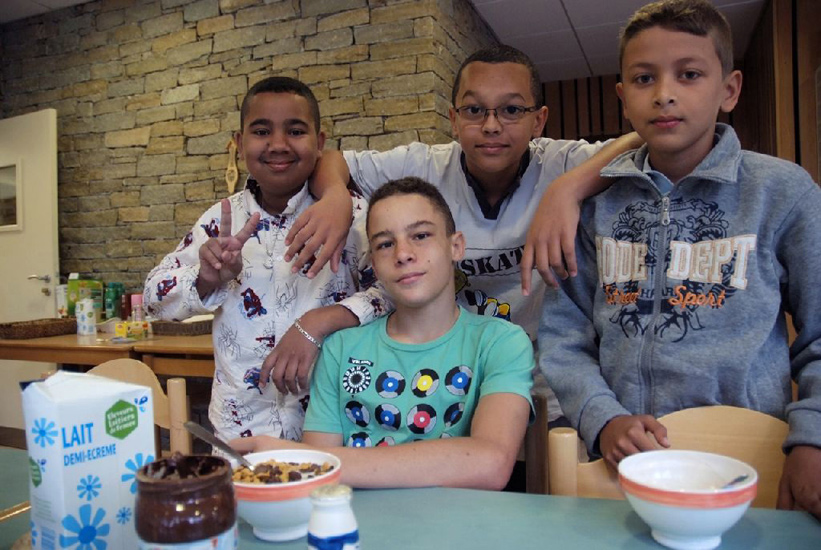Le petit-déjeuner (Emmanuel, Anthony, Sébastien et Dylan).