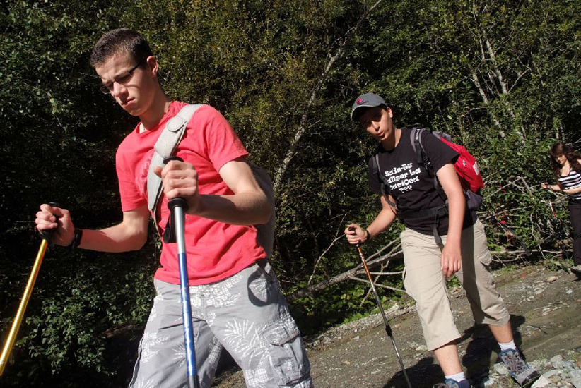 David est super concentré, Valentin y va en sifflant.
