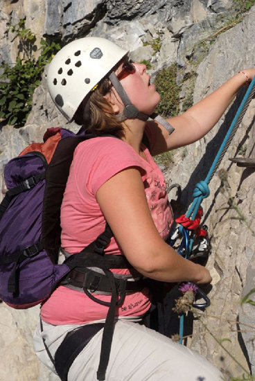 Amélia prend ses marques avec la roche.