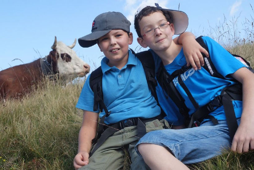 Une petite pause toute montagnarde s’impose régulièrement ! Ca grimpe ! (Rayan et Killian)