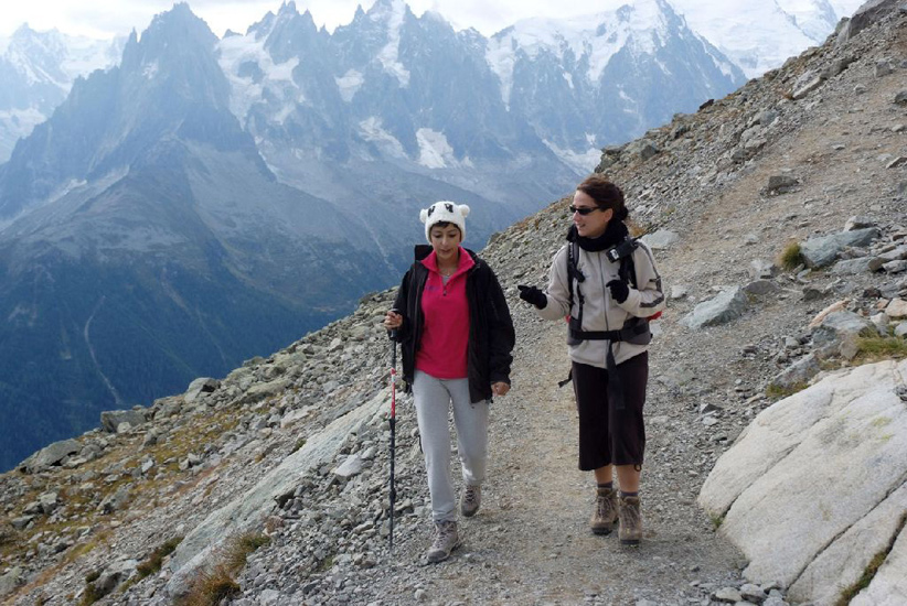 Discussion en altitude des filles.