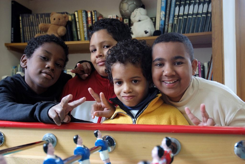 Champions de baby-foot. (Denis, Richard, Ken’J et Emmanuel).