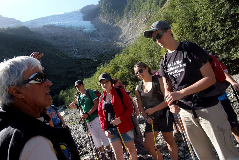 Petit cours sur l’évolution du glacier avec Gégé.