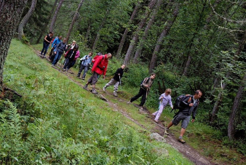 Accompagnés de Gilles, nous nous lançons dans notre seconde randonnée !