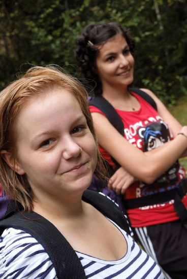 Pause sourire pour Charlyne et Sarah…