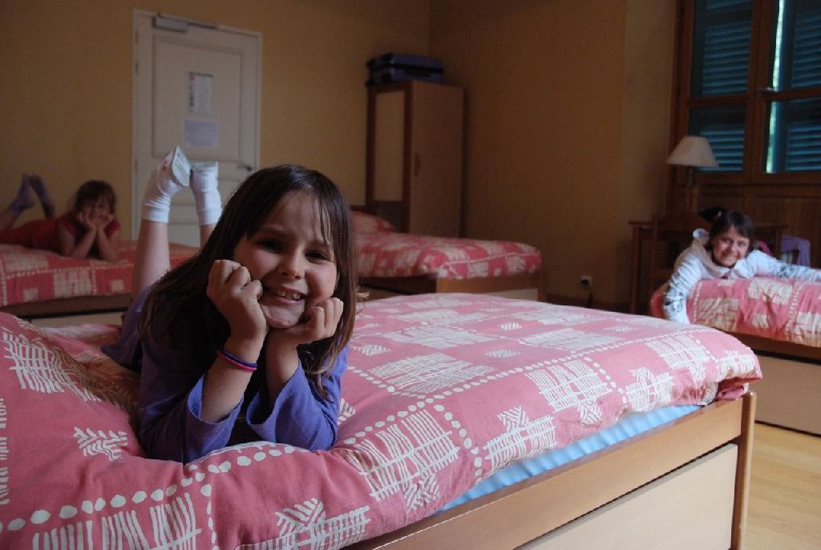 Sieste « active » pour 3 chipies revenues de l’escalade : Eva, Alizée et Angélique !