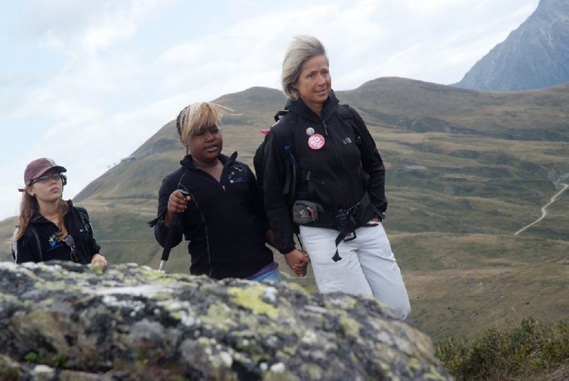 Cynthia , à son tour, sollicite le soutien de Christine !