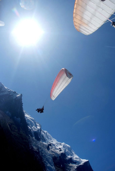Quelles supers sensations que de voler au milieu des montagnes !