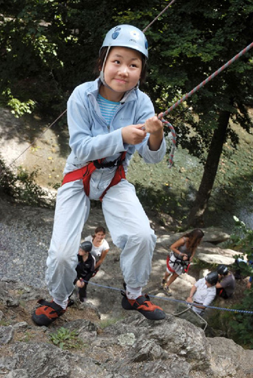 Christiane s’éclate à l’escalade, ça se voit à son sourire !