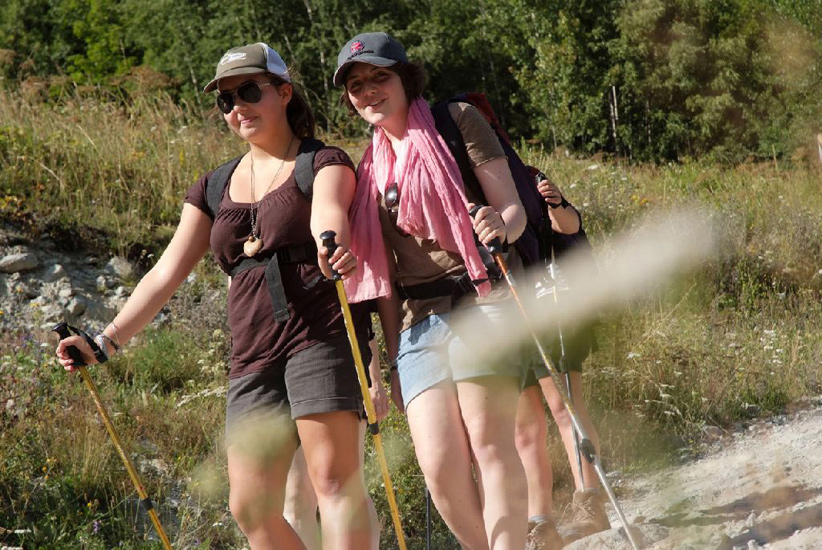Un petit bout de descente, c’est bon pour le moral ! (Laurie et Nicole)