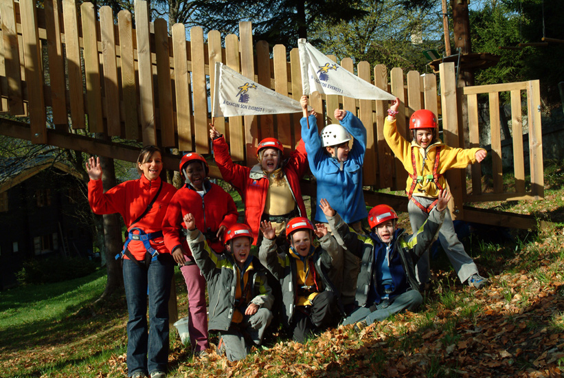 Baudriers et casques enfilés, en avant pour l’accro-branches, dernière ligne droite avant le sommet !