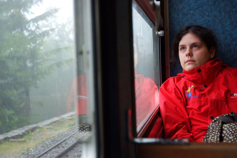 Malgré la pluie, Cindy et tous nos champions sont dans le petit train des montagnes, direction le sommet !