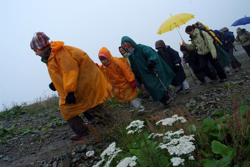 Vous pensiez que la pluie allait nous arrêter dans notre quête de l’Everest ? Et bien non, on y va !