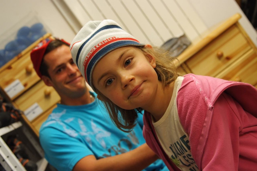 1er jour ! Ouverture spéciale des portes de la salle d’équipement pour les 1ers à bonnets ! (JB et Elisa)