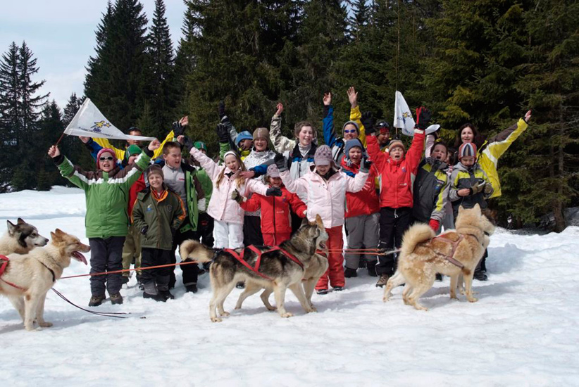 Encore les pieds dans la neige aujourd’hui, mais sans raquettes, ni skis, mais avec les huskies !