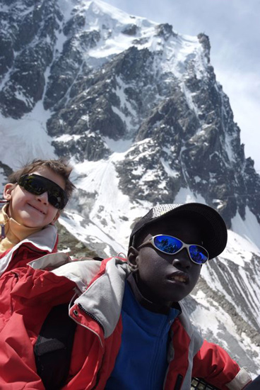 Un peu d’appréhension chez nos champions, c’est normal avant de s’attaquer à son Everest ! (Ibrahima et Eugénie)