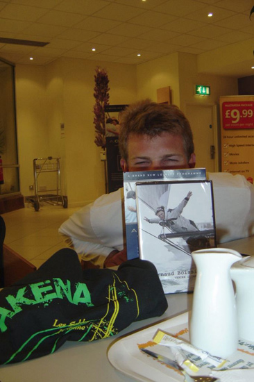 David prend la pose avec le dvd d