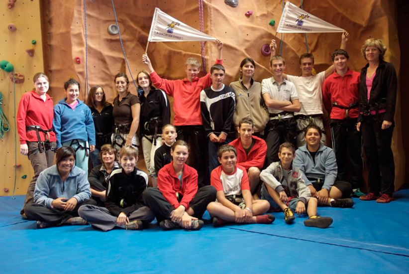 Avant de partir à l’assaut des montagnes chamoniardes demain, séance d’initiation à l’escalade dans la salle ce matin !