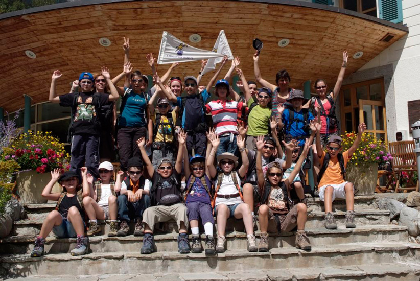 Sous le soleil de Chamonix, devant notre belle maison, dix-sept champions prêts à tous les exploits vous saluent !