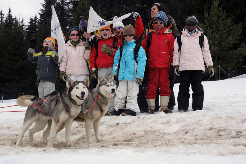 Salut à tous, nous voilà parti pour une super journée avec nos copains les chiens de traîneaux !