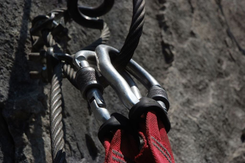 Tous suspendus aux mousquetons ce matin ! Via Ferrata à Samoëns.