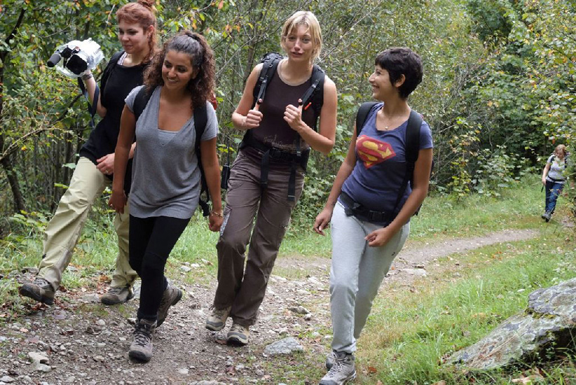 Discussion joyeuse entre filles !