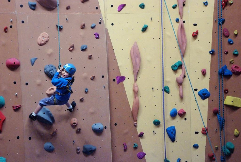 Eva, dominant avec aisance ce grand mur impressionnant !