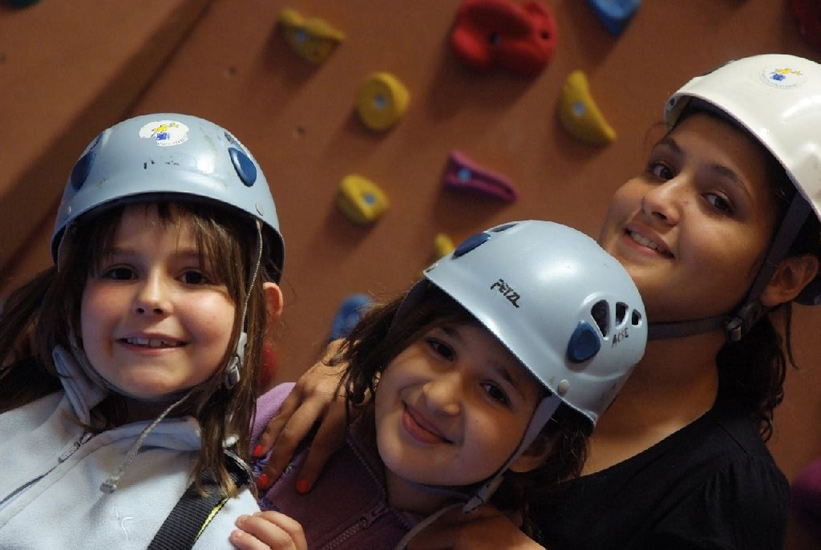 Eva, Faiza et Maissa, trio voltigeant revenu au sol !