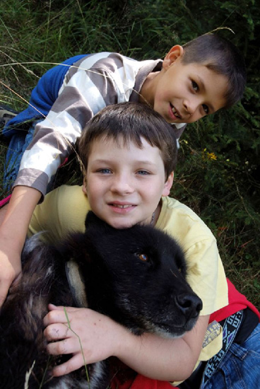 Gros câlin canin pour Lucas et Clément…