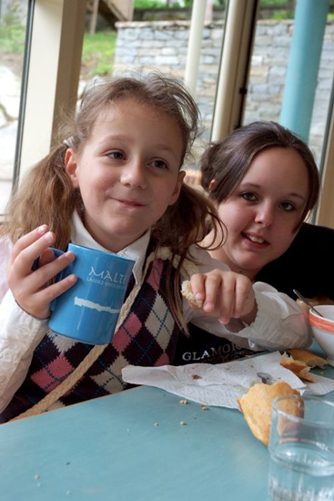 Qui veut aller loin, mange bien dès le matin ! (Clarisse et Elodie).