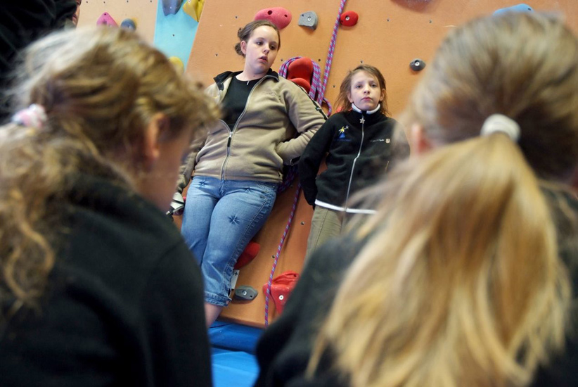 Petit top pour commencer et nos petites stars sont déjà très concentrées ! (Elodie et Océane).