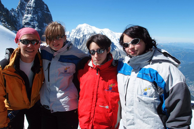 Qu’est ce qui est le plus beau, le Mont-blanc derrière où nos championnes ? Nos championnes bien sûr !