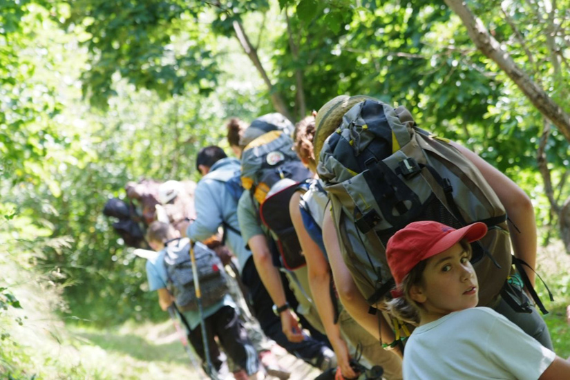 Sacs sur le dos et bonne humeur en bandoulière, nous avalons le sentier qui doit nous mener aux Posettes !
