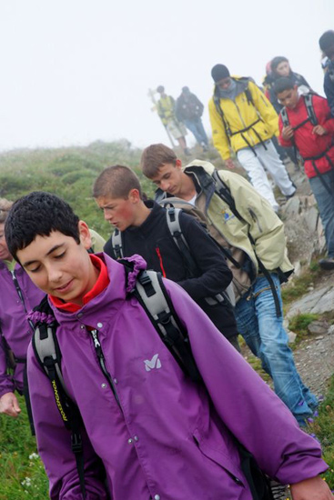 Beaucoup de brouillard pour commencer notre parcours, alors tous derrière La tunique violette, Grégoire !