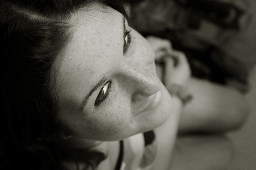 Jeune fille déjà grisée par ce qui l’attend ! (Clémence)