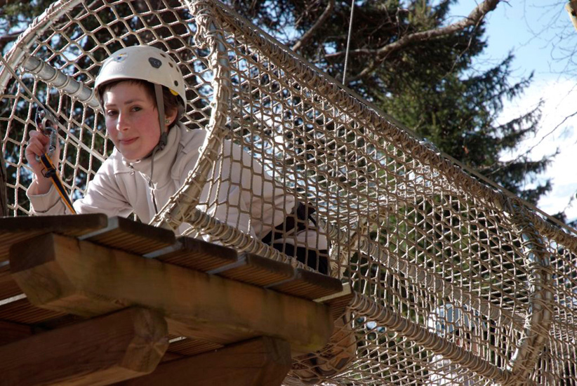 Hélia a enfilé son casque, elle peut foncer !