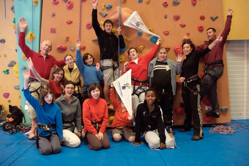 Grand cri au pied du mur ! Tous prêts à se hisser !