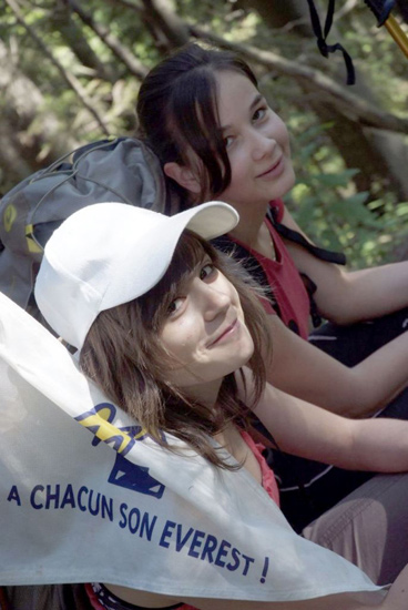 Camille et Mégane attendent désespérément le glacier mais elles ne le voient pas arriver !