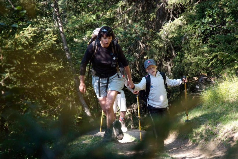 Une petite traversée dans les bois pour commencer, vivement les montagnes ! (Aristide)