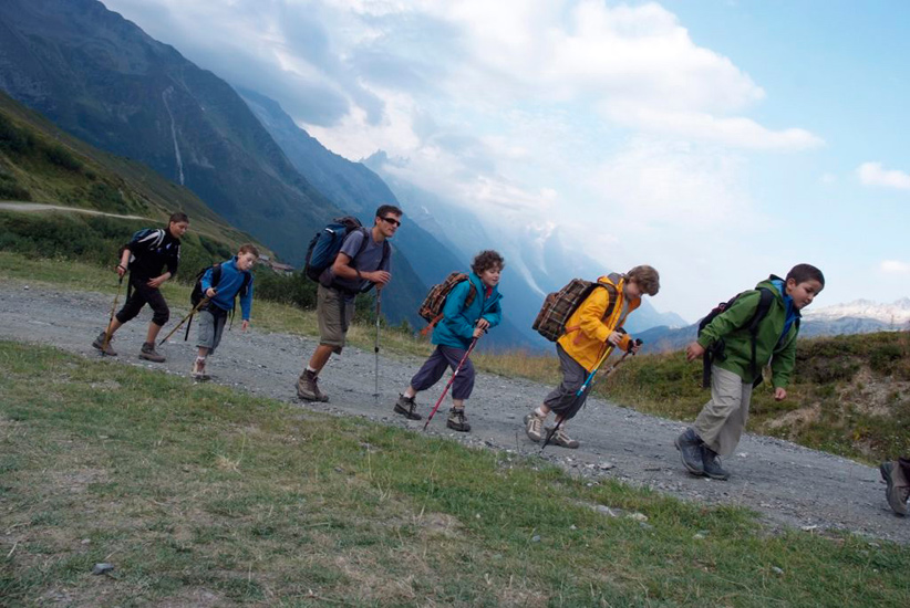 On monte aux Posettes, 400 mètres de dénivelé, alors courage ! (Mohamed, Manon, Emma, Jérémy et Nawel)