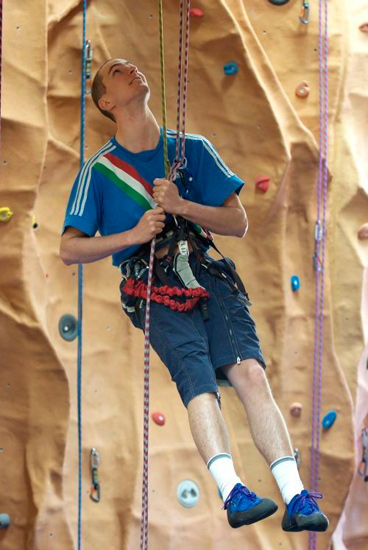 Descente en rappel vertigineuse, premier à s’y coller : Paul