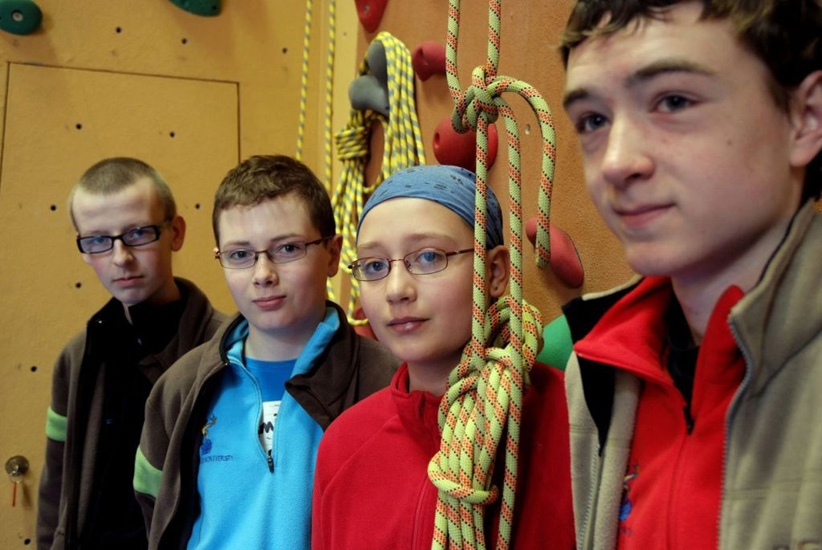 On écoute de manière très sérieuse les consignes, ça ne rigole pas aujourd’hui ! (Jefferson, Pauline, Antonin et Rémi)