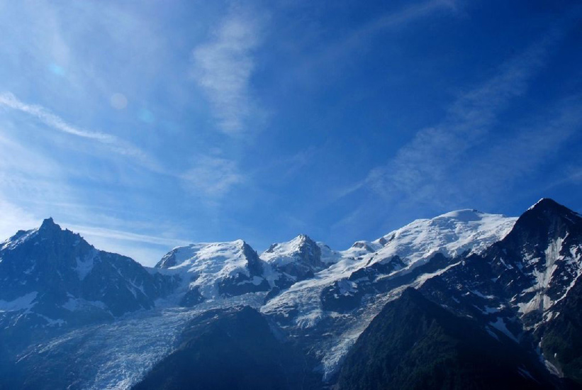 Pour nous accueillir, un panorama superbe : Aiguille du Midi, Sommet du Goûter et Mont-Blanc