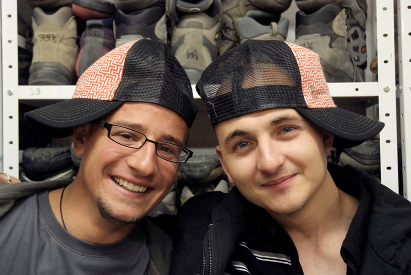 Frères de casquettes !